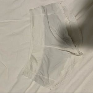 Lululemon white speed up shorts 2.5”